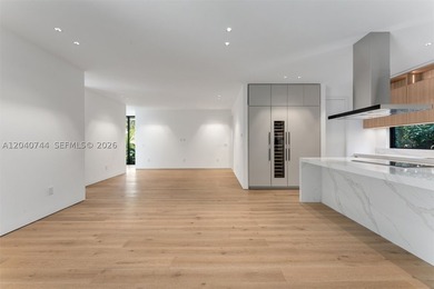 There are homes that are beautiful, and then there are homes - photo 17