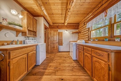 Absolutely beautiful log home in Chester. Every detail - photo 17