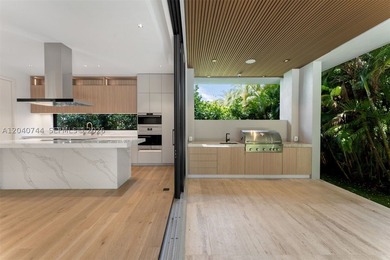There are homes that are beautiful, and then there are homes - photo 18
