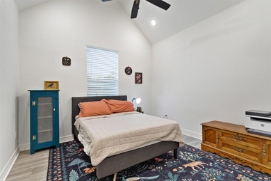 Priced well under appraised value, this is an unbelievable deal! - photo 18