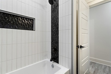 Priced well under appraised value, this is an unbelievable deal! - photo 19