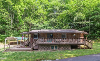 (private lake, pond, creek) Home For Sale in Gatlinburg Tennessee