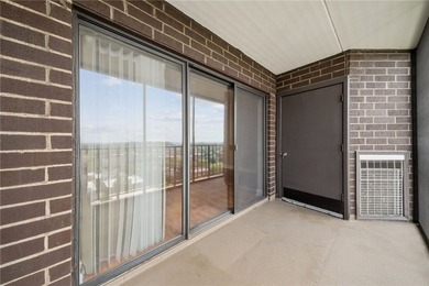 MOVE-IN CONDITION! OPEN CONCEPT! INCREDIBLE VIEWS! Enjoy low - photo 23