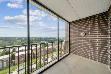 MOVE-IN CONDITION! OPEN CONCEPT! INCREDIBLE VIEWS! Enjoy low - photo 24