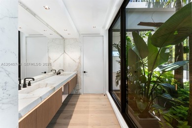 There are homes that are beautiful, and then there are homes - photo 27