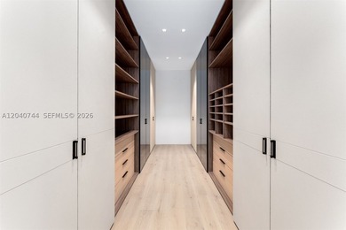 There are homes that are beautiful, and then there are homes - photo 31