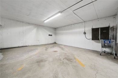 MOVE-IN CONDITION! OPEN CONCEPT! INCREDIBLE VIEWS! Enjoy low - photo 32