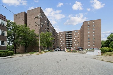 MOVE-IN CONDITION! OPEN CONCEPT! INCREDIBLE VIEWS! Enjoy low - photo 34