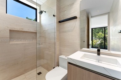There are homes that are beautiful, and then there are homes - photo 35