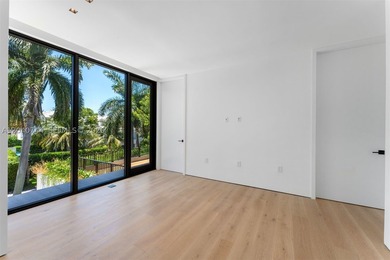 There are homes that are beautiful, and then there are homes - photo 36