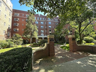 Forest Hills South * 1350 SF *Rare 3BR/2BATH* Ultimate Blank - photo 3