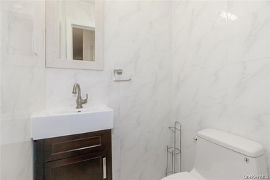 GREAT NECK ESTATES SOUTH FACING COLONIAL WITHIN CLOSE PROXIMITY - photo 15