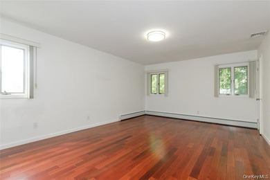 GREAT NECK ESTATES SOUTH FACING COLONIAL WITHIN CLOSE PROXIMITY - photo 25