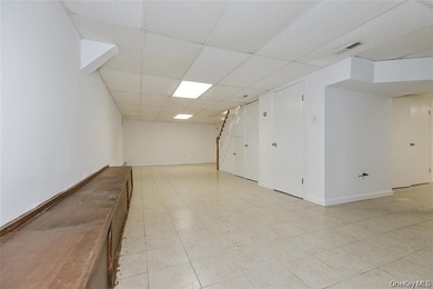 GREAT NECK ESTATES SOUTH FACING COLONIAL WITHIN CLOSE PROXIMITY - photo 27