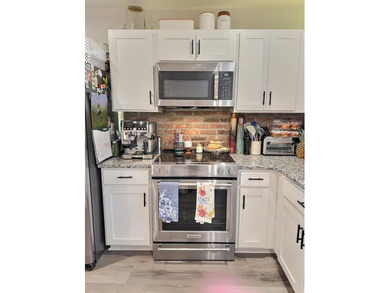 Welcome to this beautifully FHA/VA approved upgraded townhome - photo 3