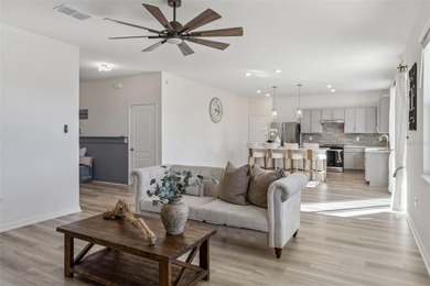 Virtually Staged. Move-In Incentive Available! Qualified buyers - photo 4