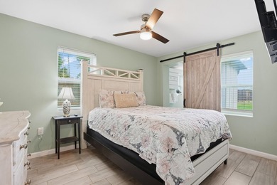 Fully renovated beach cottage and RENTAL MACHINE only .3 miles - photo 4
