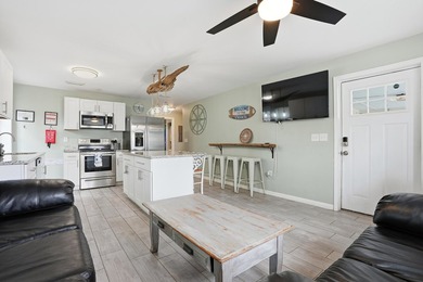 Fully renovated beach cottage and RENTAL MACHINE only .3 miles - photo 10