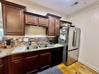 Welcome to this elegant three-bedroom, two-bathroom condominium - photo 6