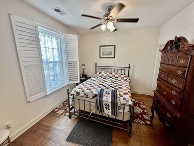 Welcome to this elegant three-bedroom, two-bathroom condominium - photo 10