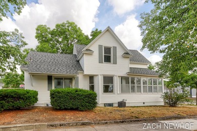 Lake Macatawa Home Sale Pending in Holland Michigan