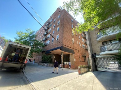 Great Location - This Fully Renovated About 900 Sq Feet. 9 Feet - photo 1