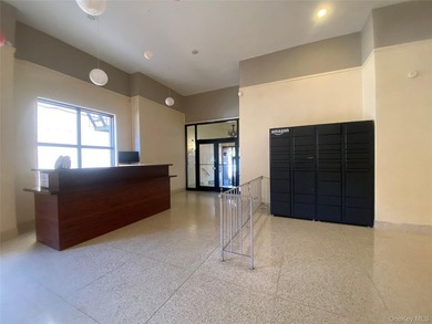 Great Location - This Fully Renovated About 900 Sq Feet. 9 Feet - photo 4