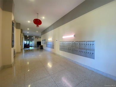 Great Location - This Fully Renovated About 900 Sq Feet. 9 Feet - photo 6
