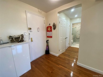 Great Location - This Fully Renovated About 900 Sq Feet. 9 Feet - photo 8
