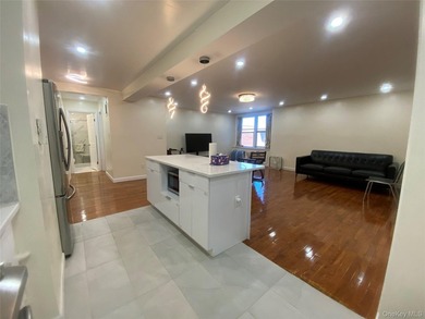 Great Location - This Fully Renovated About 900 Sq Feet. 9 Feet - photo 10