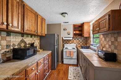Coastal charm just one block from the beach! This 3 bedroom, 1 - photo 14