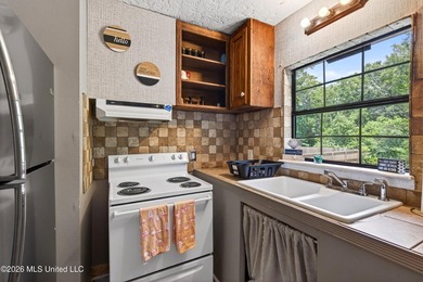 Coastal charm just one block from the beach! This 3 bedroom, 1 - photo 15
