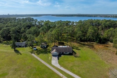 Privately positioned on Lake Mabel, this rare lakefront offering - photo 8
