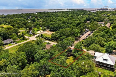 Coastal charm just one block from the beach! This 3 bedroom, 1 - photo 30