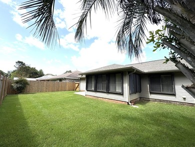 MOVE IN READY home on a quiet cul-de-sac street in the center of - photo 2