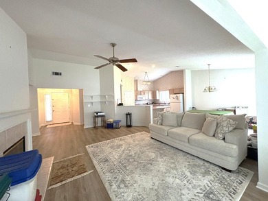 MOVE IN READY home on a quiet cul-de-sac street in the center of - photo 4