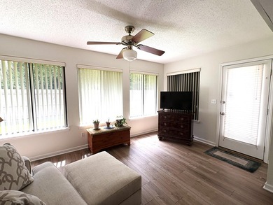 MOVE IN READY home on a quiet cul-de-sac street in the center of - photo 6
