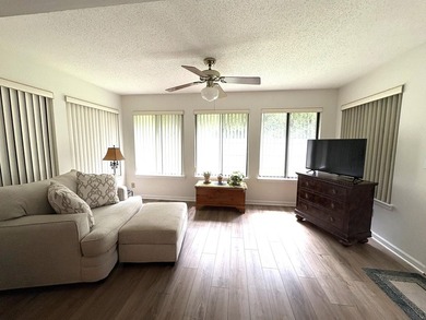 MOVE IN READY home on a quiet cul-de-sac street in the center of - photo 7