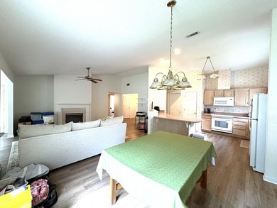 MOVE IN READY home on a quiet cul-de-sac street in the center of - photo 9