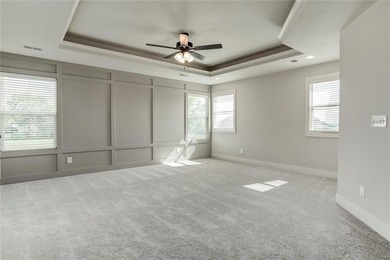 MOVE IN READY! BLINDS & GARAGE DOOR OPENERS ARE INCLUDED! Come - photo 12