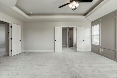 MOVE IN READY! BLINDS & GARAGE DOOR OPENERS ARE INCLUDED! Come - photo 13