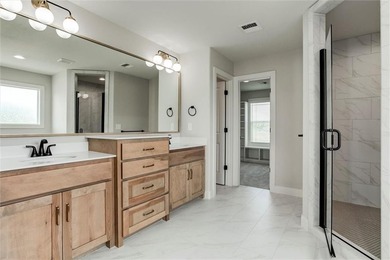 MOVE IN READY! BLINDS & GARAGE DOOR OPENERS ARE INCLUDED! Come - photo 14