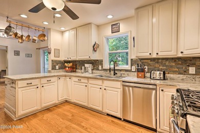 Exquisite TURN-KEY home in The Hideout, a four-season - photo 15