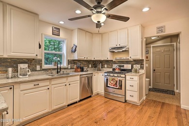Exquisite TURN-KEY home in The Hideout, a four-season - photo 16