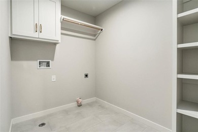 MOVE IN READY! BLINDS & GARAGE DOOR OPENERS ARE INCLUDED! Come - photo 20