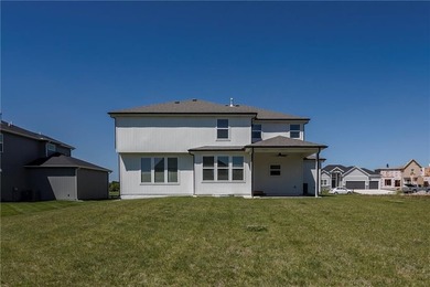 MOVE IN READY! BLINDS & GARAGE DOOR OPENERS ARE INCLUDED! Come - photo 21