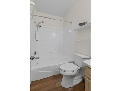 Move-In ready 1 Bedroom Condo - Prime Location Near Downtown & - photo 29