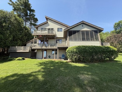 Turnkey Lakehouse on quiet dead end street, selling completely - photo 1