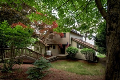 Turnkey Lakehouse on quiet dead end street, selling completely - photo 3