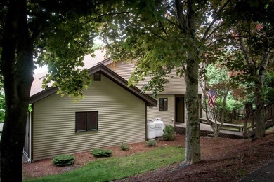 Turnkey Lakehouse on quiet dead end street, selling completely - photo 5